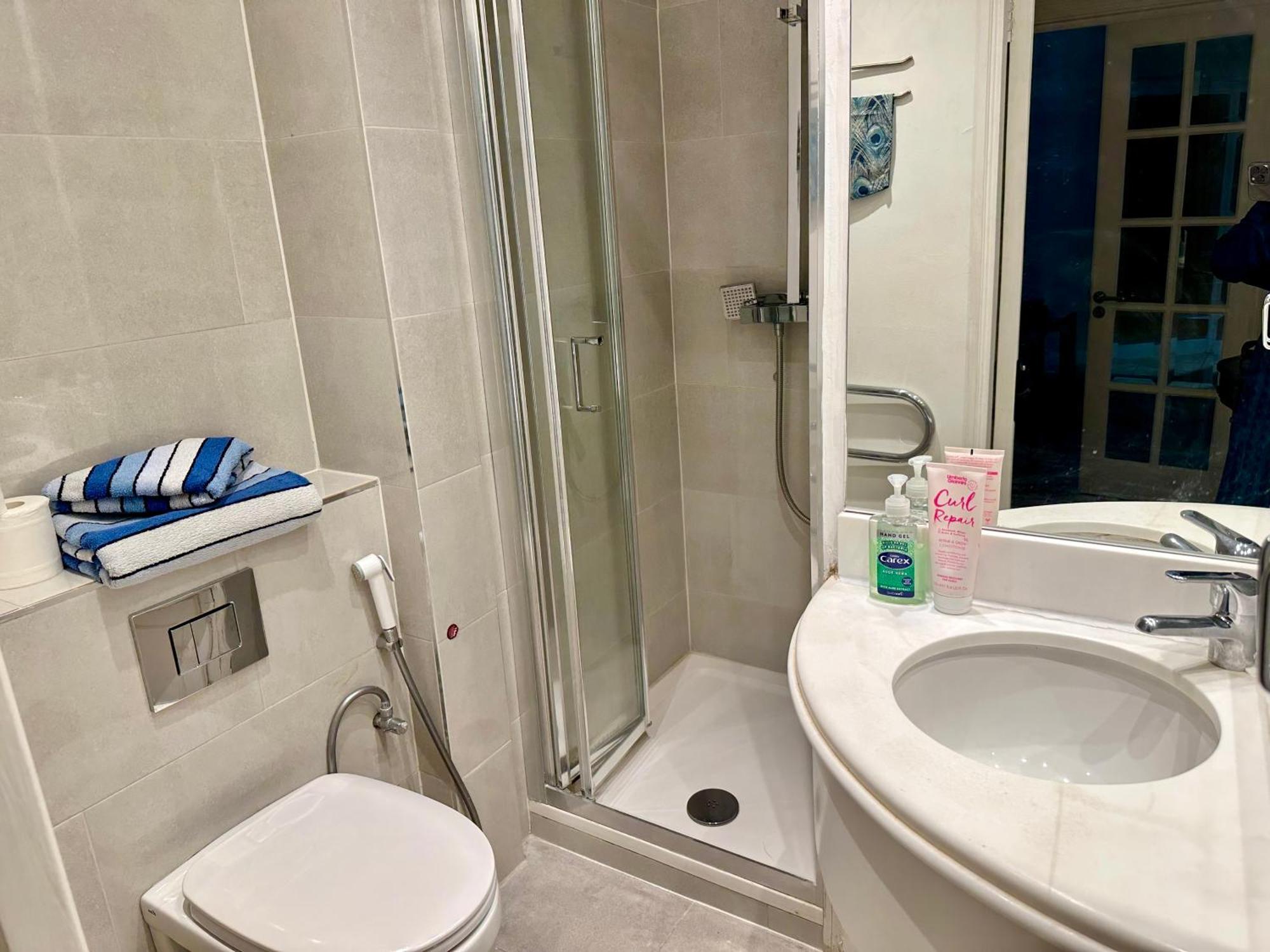 Prime Location - 2 Beds 3 Bath Flat Knightsbridge Apartament