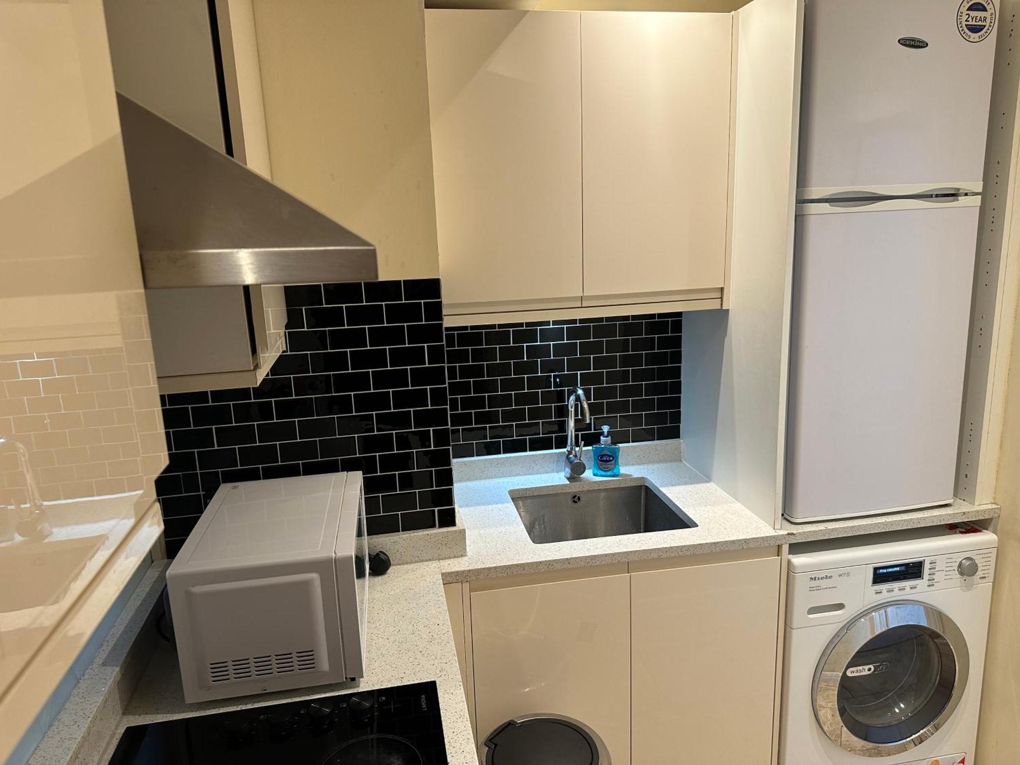 Prime Location - 2 Beds 3 Bath Flat Knightsbridge Apartament