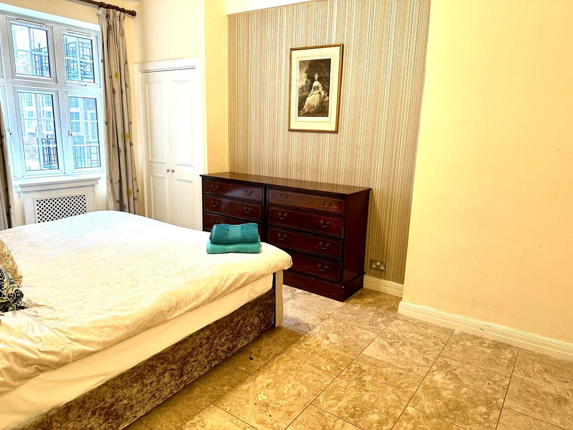 Prime Location - 2 Beds 3 Bath Flat Knightsbridge Apartament *
