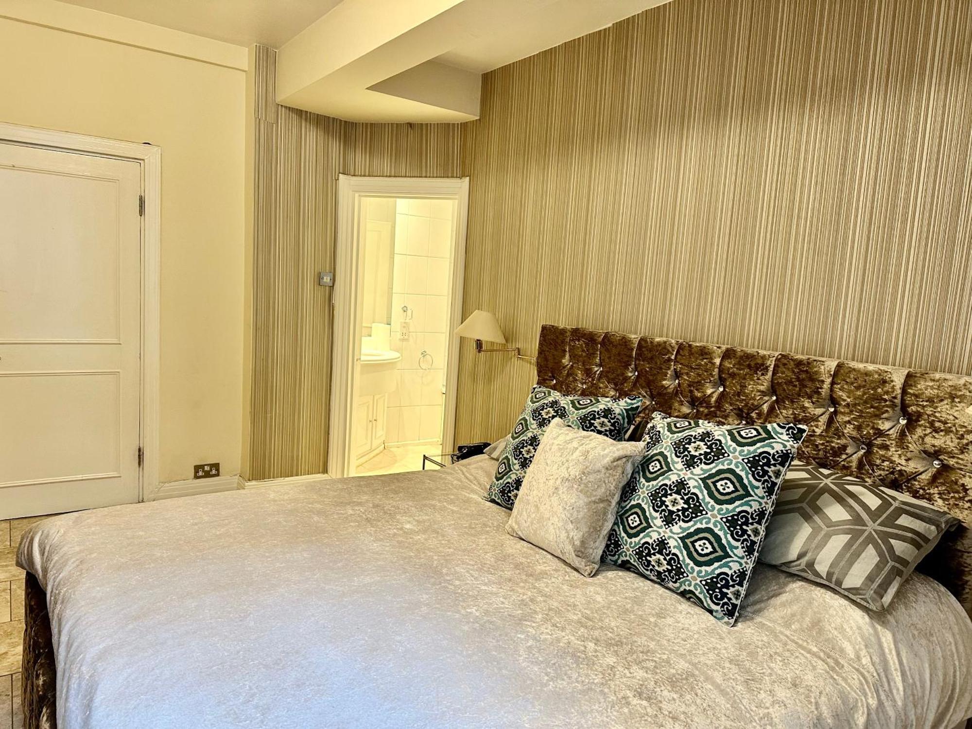 Prime Location - 2 Beds 3 Bath Flat Knightsbridge Apartament