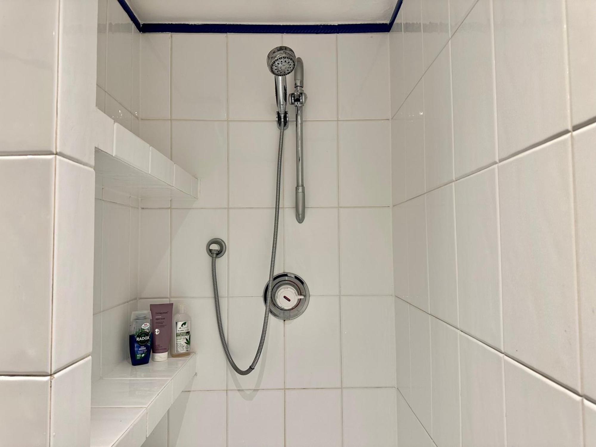 Prime Location - 2 Beds 3 Bath Flat Knightsbridge * Londra